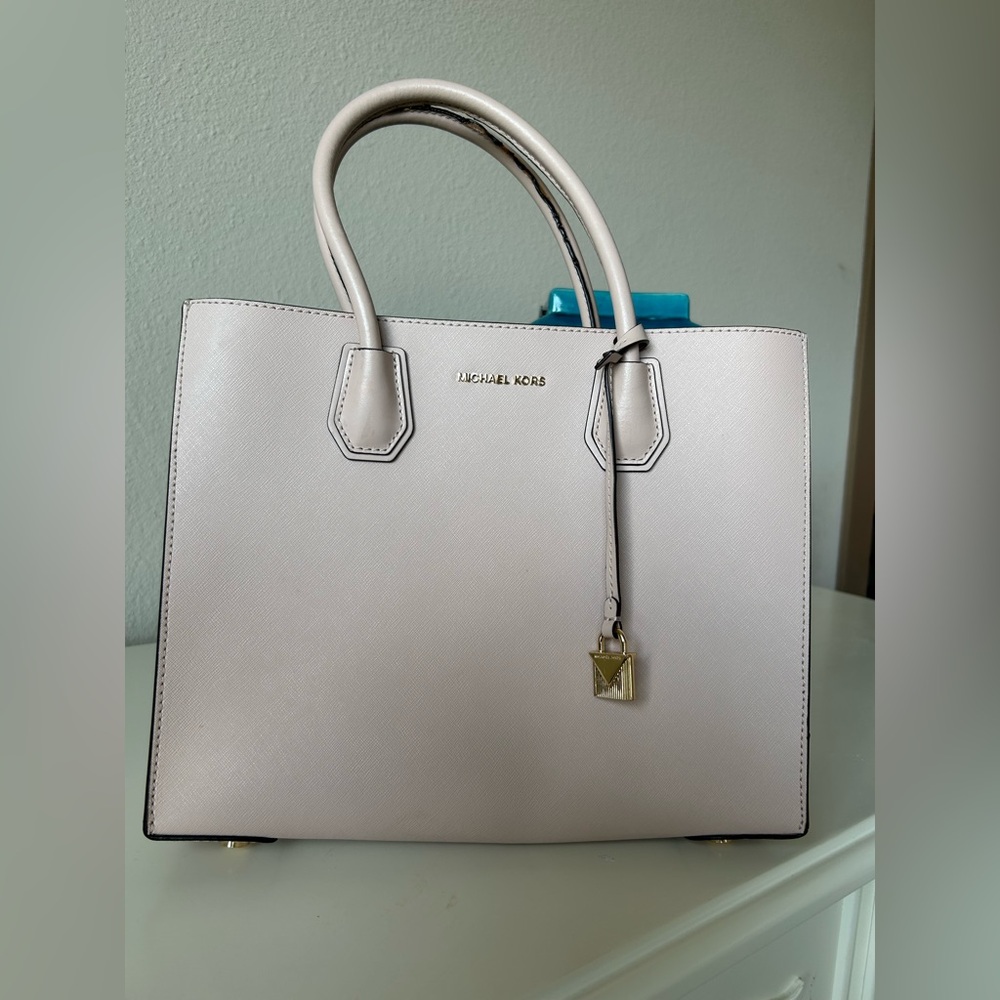 MICHAEL KORS Mercer Large Color-Block Saffiano Leather Tote Bag - Picture 4 of 13